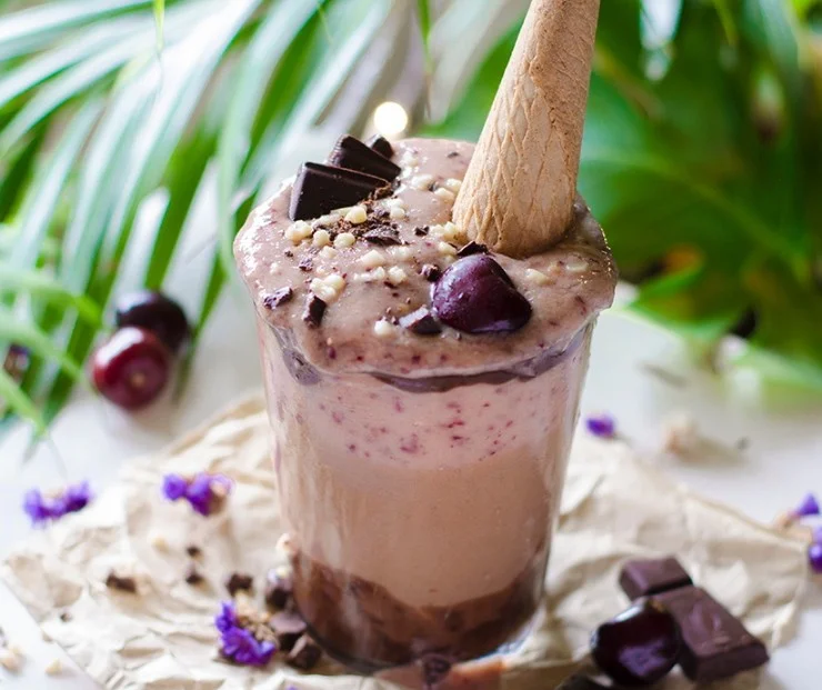 Batido de chocolate y cerezas