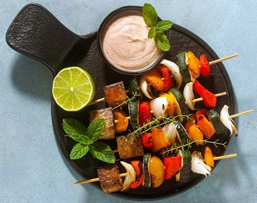 Brochetas de verduras y tofu