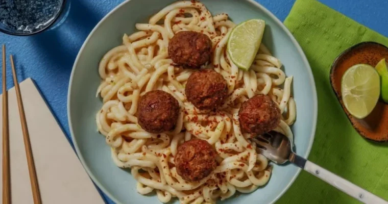 Albóndigas veganas en salsa de cacahuete