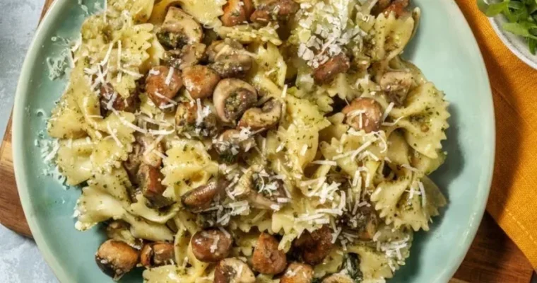 Farfalle con pesto y champiñones portobello Vegetariana