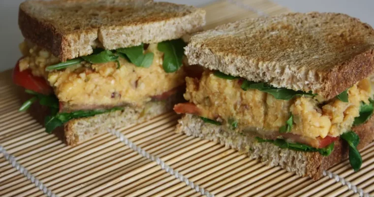 Sandwich vegetal con picadillo de garbanzos