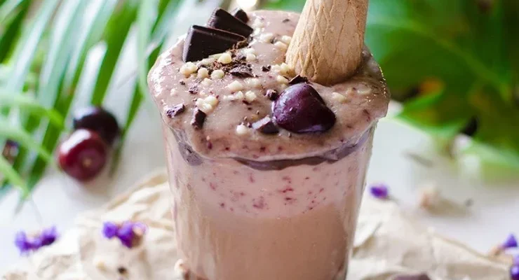 Batido de chocolate y cerezas