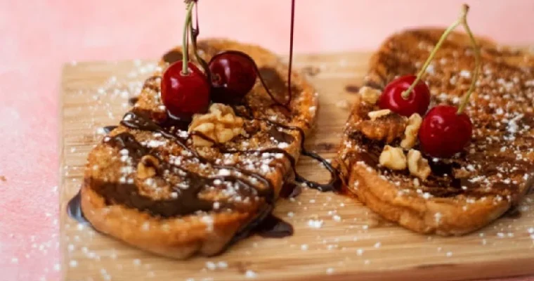 Tostadas francesas con café y chocolate